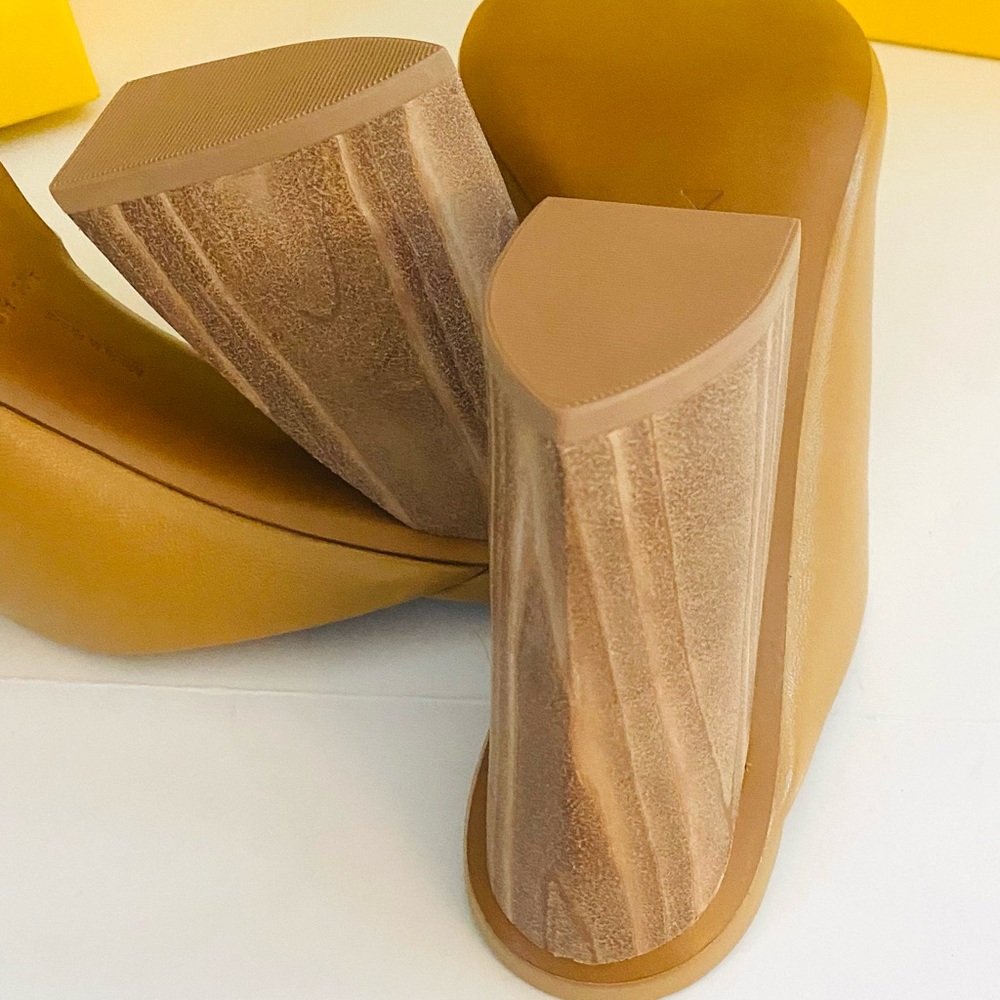 NWT - Mercedes Castillo Izar - Leather Mules in Light Tan Leather & Wooden Heel - Picture 12 of 16